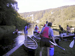 Flußwanderung mit Kanus