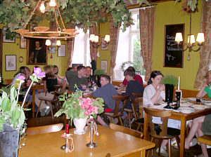 Sch�ler beim Abendessen