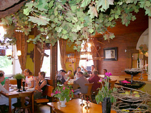 Sch�ler beim Abendessen